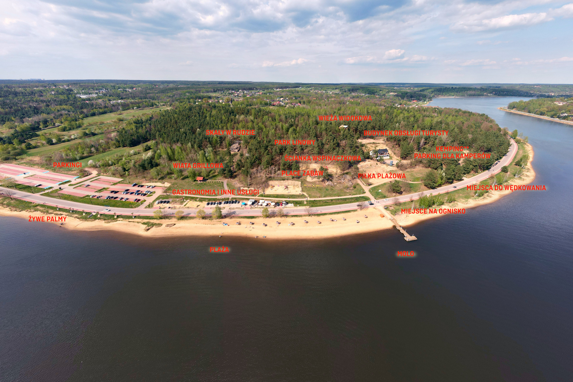 Centrum Turystyczne nad Zalewem Brodzkim - ogólny widok z lotu ptaka wraz z dodanymi nazwami poszczególnych atrakcji.